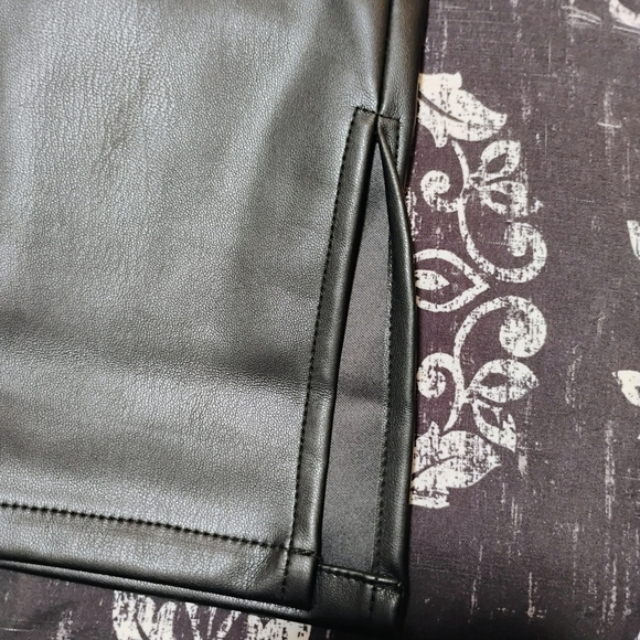 Vibrant Sleek Black Leather Pants - Picture 3 of 9